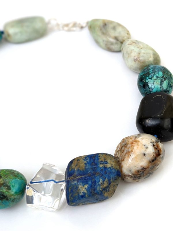 Collar: Crisoprasa, cristal de roca, lapislazuli, opalita, turmalina negra, turquesa
