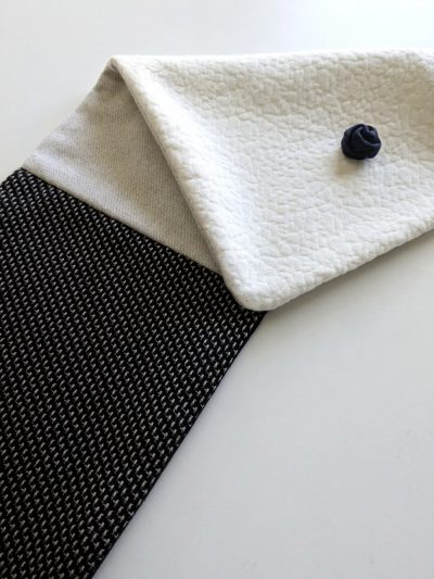 Cuello Azul Marino y Hueso