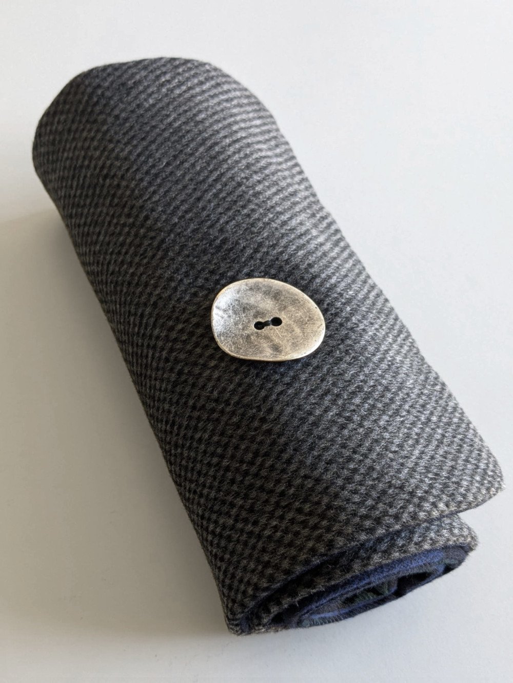 cuello-azul-negro-1 Cuello Azul y Negro