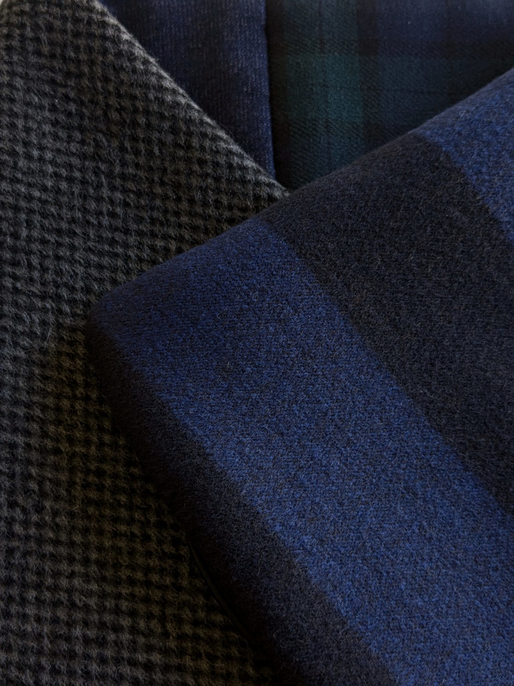 cuello-azul-negro-6 Cuello Azul y Negro detalle