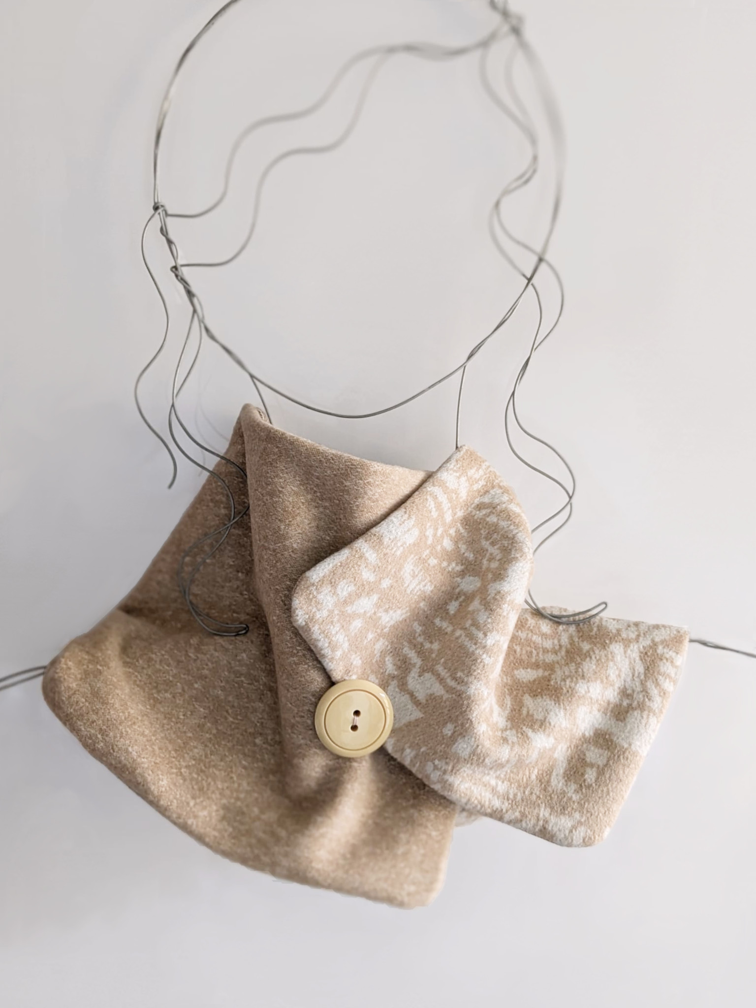 Cuello Beige