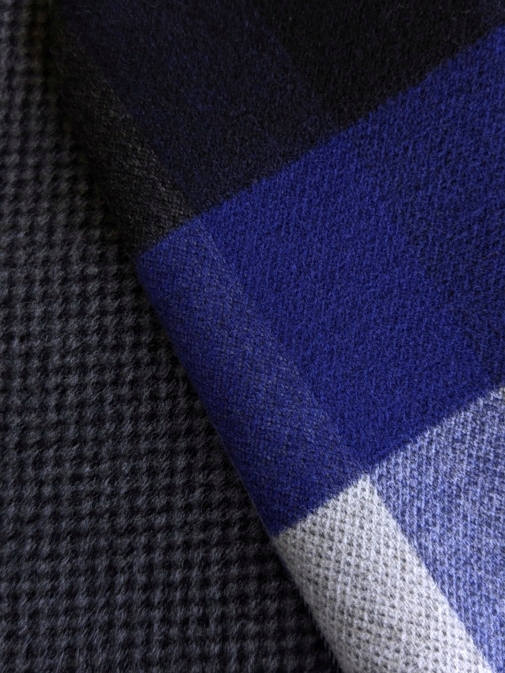 cuello-cuadros-azules-6 Cuello Cuadros Azules detalle