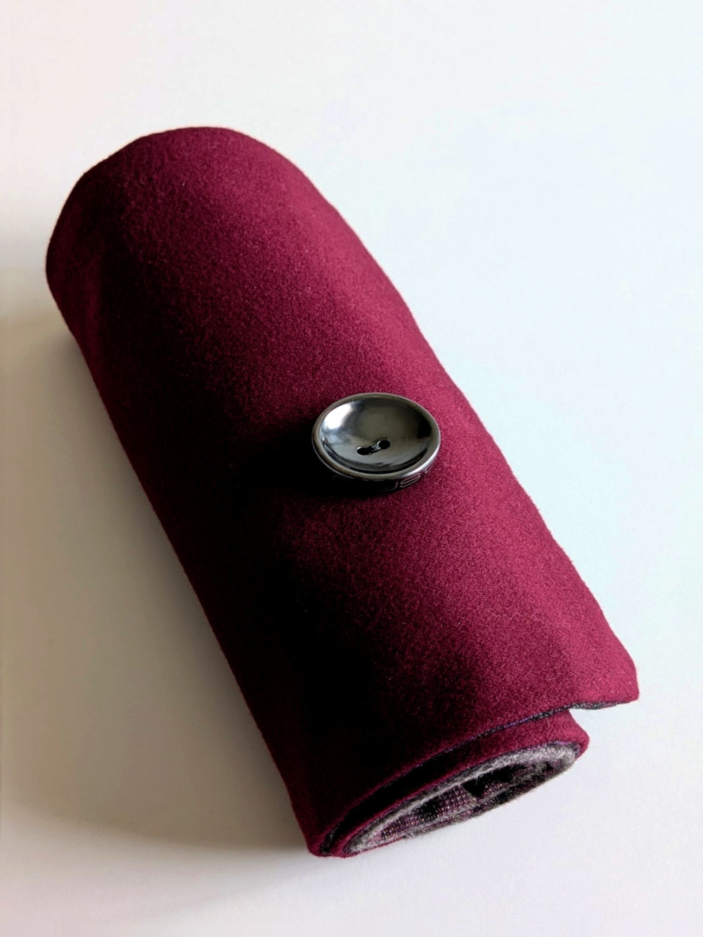 Cuello Burdeos y Gris Acero